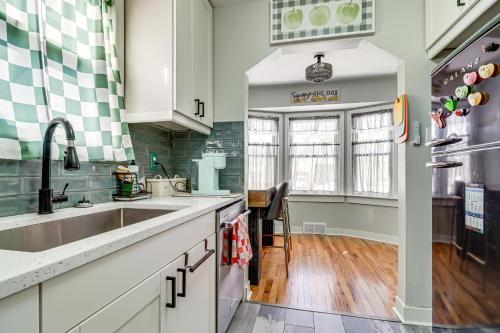 Families Welcome! Colorful Berkley Home w/ Yard in Berkley