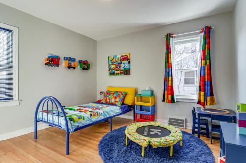 Families Welcome! Colorful Berkley Home w/ Yard in Berkley