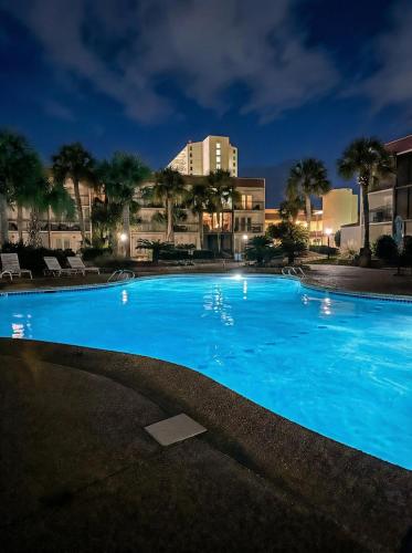 NEW-The Villas-Pool-BBQ-Casino-Colosseum-Beach-Tennis Courts in Biloxi, USA