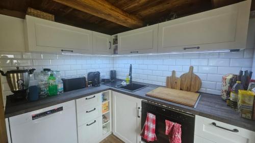 Ferienhaus Hotzenplotz all inklusive mit Ihrem Privaten Whirlpool & Sauna direkt am Fluss Mandau - a in 貝茨多夫-赫尼茨