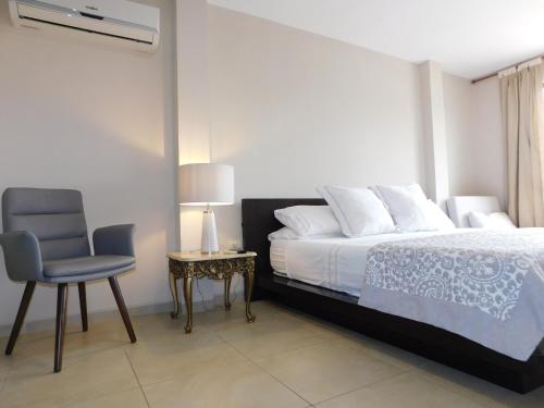 Guayaquil amplia casa 4 dormitorios sector comercial