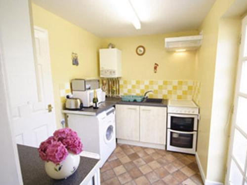Wisteria Cottage 3