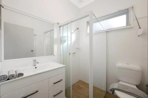Baño, Woy Woy Perfect 3-Bedroom Charming, Beach, Sunny in Woy Woy