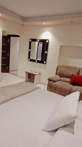 Luxury Apartment El Mohandisen Family only open tree view 10 less for more stay - image 7