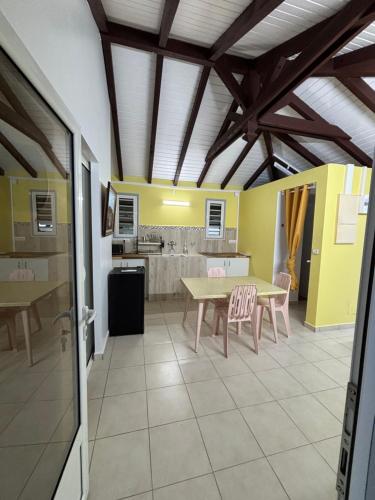 Bungalow Cécilia – khách sạn tại Petit Bourg