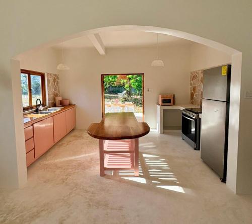 The Nook, Design Led 2BR Villa, Walk to Beach, Jakes, Restaurants and More in Treasure Beach