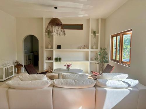 The Nook, Design Led 2BR Villa, Walk to Beach, Jakes, Restaurants and More in Treasure Beach