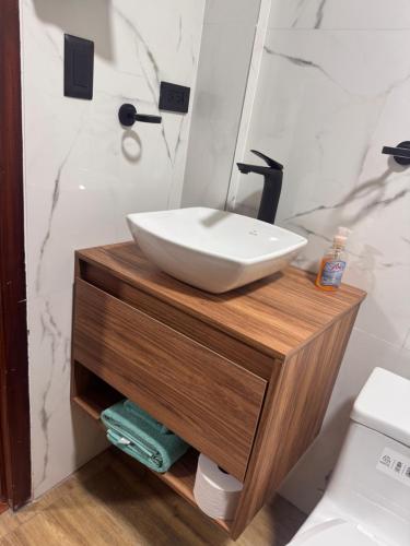 Baño, Suite ejecutiva con Parqueo Privado in Latacunga