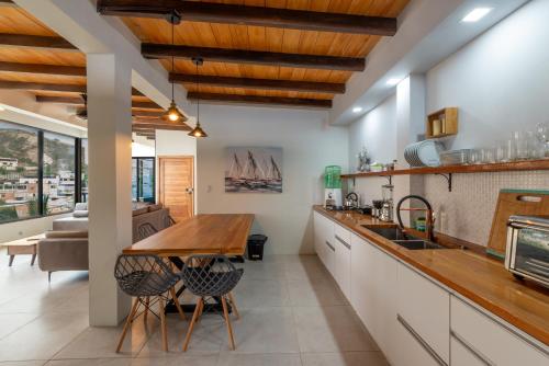 Terramar Beach House Santa Marianita Manta in Santa Marianita