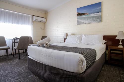 Bayview Motel Room Type - Standard Queen Room