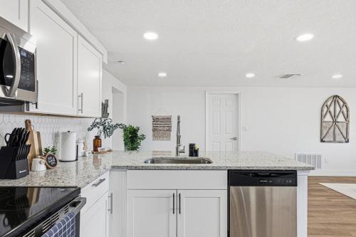 Dream home in Holiday with POOL & SPA and More in Holiday (FL)