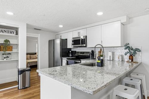 Dream home in Holiday with POOL & SPA and More in Holiday (FL)