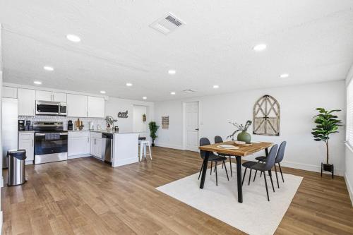 Dream home in Holiday with POOL & SPA and More in Holiday (FL)