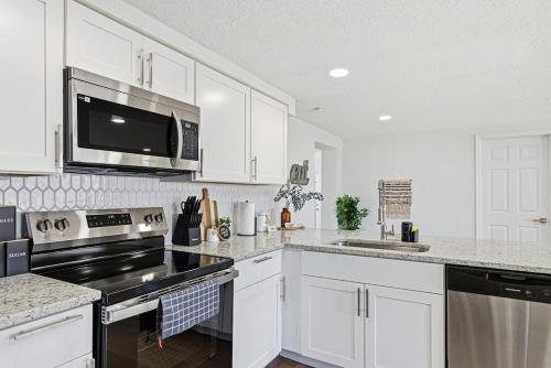 Dream home in Holiday with POOL & SPA and More in Holiday (FL)