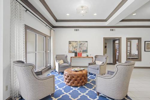 Midtown Atlanta High-Rise King Suite - Rooftop Pool - Free Parking - FIFA World Cup Ready in SoNo District