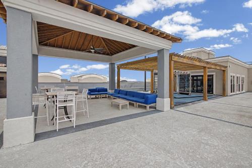 Midtown Atlanta High-Rise King Suite - Rooftop Pool - Free Parking - FIFA World Cup Ready in SoNo District