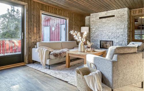 Lovely Home In Sjusjøen With Sauna in 斯幽斯耶恩