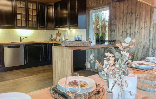 廚房, Lovely Home In Sjusjøen With Sauna in 斯幽斯耶恩