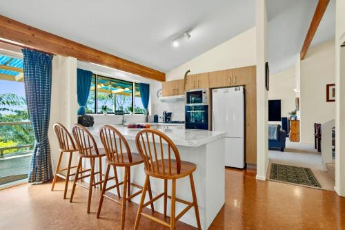Azimuth - Spacious Family Retreat with City Views in Wentworth Vízesés