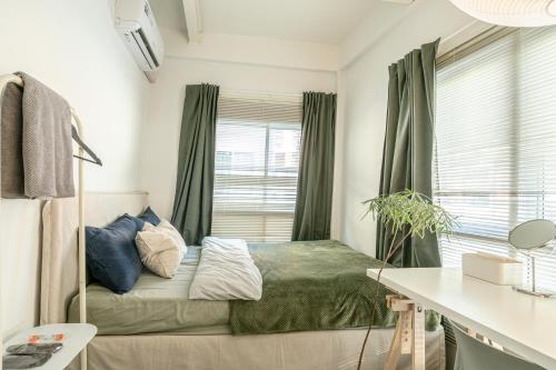 room detail thumbnail 1
