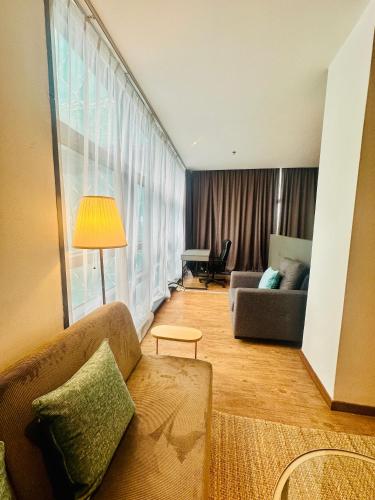 Bangsar Trade Centre/2-5pax/Above LRT