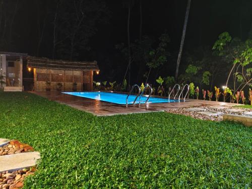 Peldbaseins, Crystal Riverview Homestay in Kuttampuzha