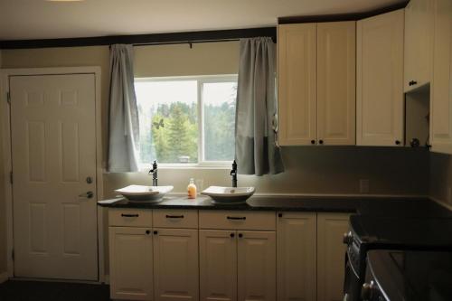 Creekside Haven on a Sleddog Farm in Rocky Mountain House