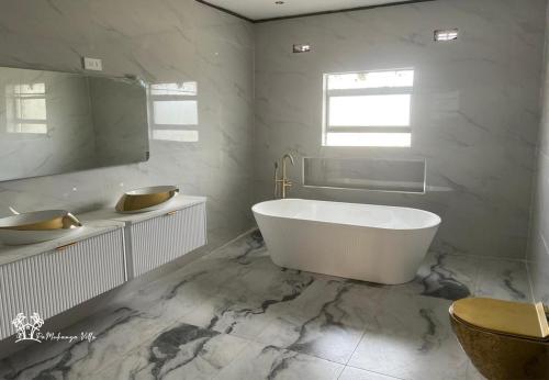 淋浴, Holiday Villa Marondera in 鲁瓦