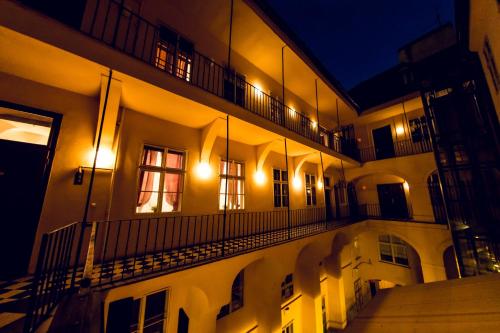 Three Golden Crowns Apartments - image 7