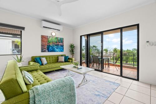 Zen Emerald Shore - Seaview - Balcony - Sunset view – khách sạn tại Darwin Airport