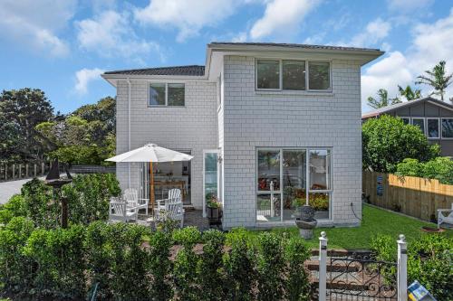 Brand New Bayswater Home - Minutes to Ferry - image 4