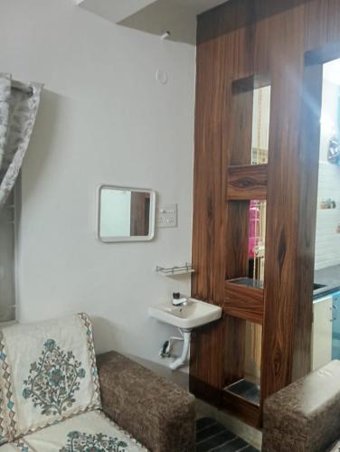 Santhi Homestay Apartments - image 3