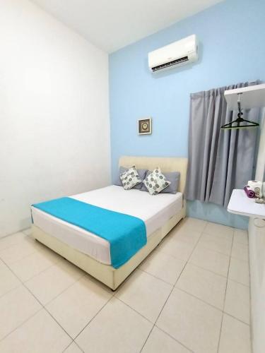 Santorini 4 Bedrooms Full Air Cond Entire Home by Grab A Stay