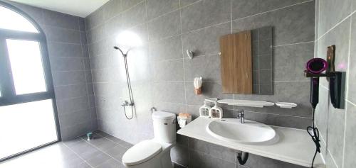 room detail thumbnail 2