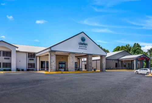 Clarion Pointe Marshall in Marshall, USA