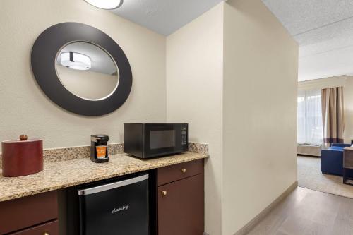 Comfort Suites Near Universal Orlando Resort - image 33