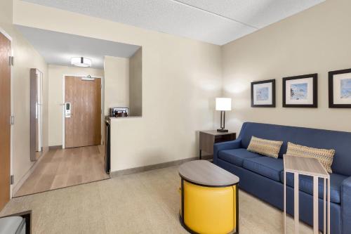 Comfort Suites Near Universal Orlando Resort - image 40