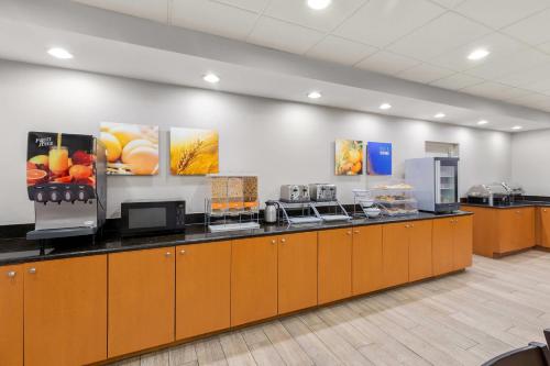 Comfort Suites Near Universal Orlando Resort - image 37