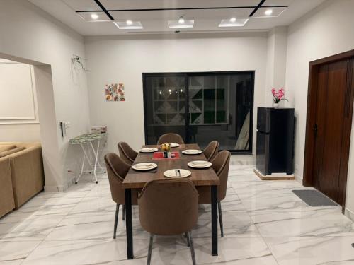 Luxor Apartments & Suites - Trango Tower DHA Phase 8 - image 11