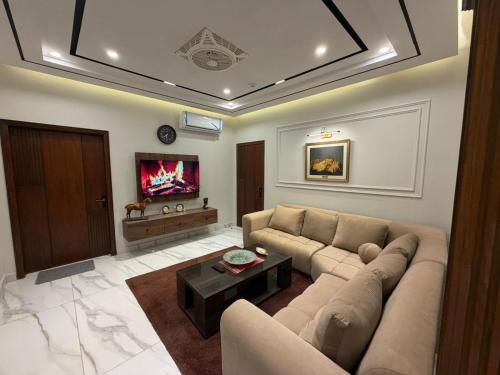 Luxor Apartments & Suites - Trango Tower DHA Phase 8 - image 7