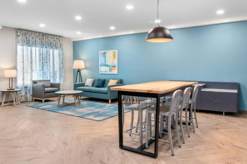 大堂, WoodSpring Suites Harrisburg Carlisle in 卡萊爾市中心