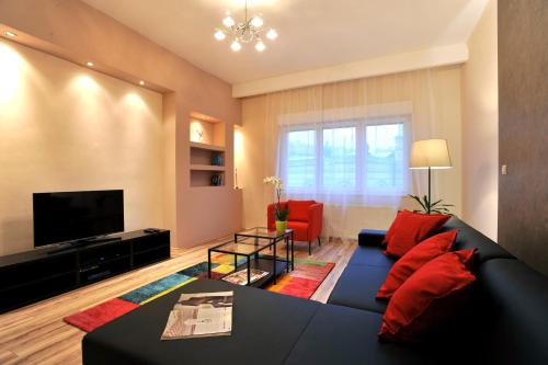 Synagogue Dream Home in The Center - image 4