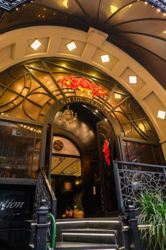 Exterior view, Bay Luxury Fortune Grand Hotel in Dong Xuan Market