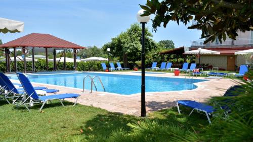 Denis Hotel and Bungalows 2