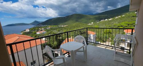 Apartments Bellavista in Mirista