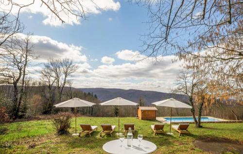 Authentique Maison Piscine gîte à louer Rouairoux