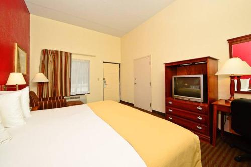 Manchester Heritage Inn & Suites photo