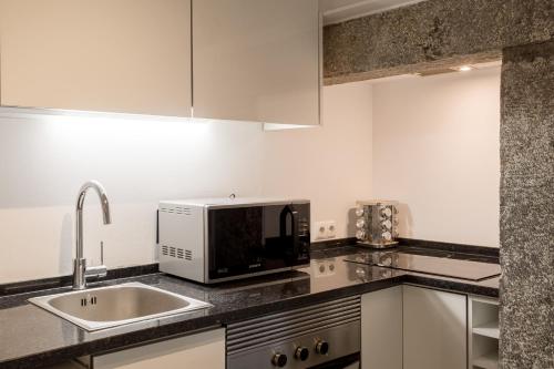 Urban Charm 1BR Apartment in Príncipe Real - image 11