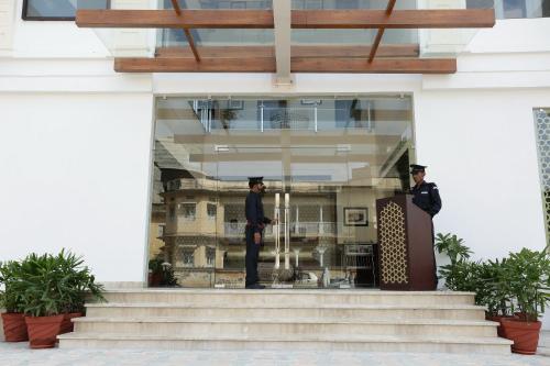 A Hotel Com Comfort Inn Sapphire Hotel Jaipur India Price