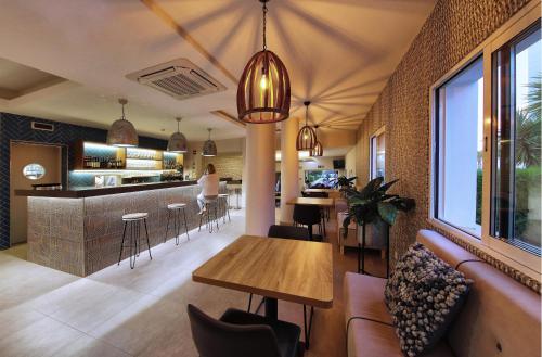 Bar/lounge, Agua Hotels Vila Branca in Lagos